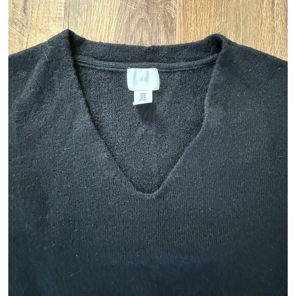 H&M Sweater Womens Size XS Black V-Neck Pullover Poly, Wool‎ Blend GUC - Picture 5 of 9